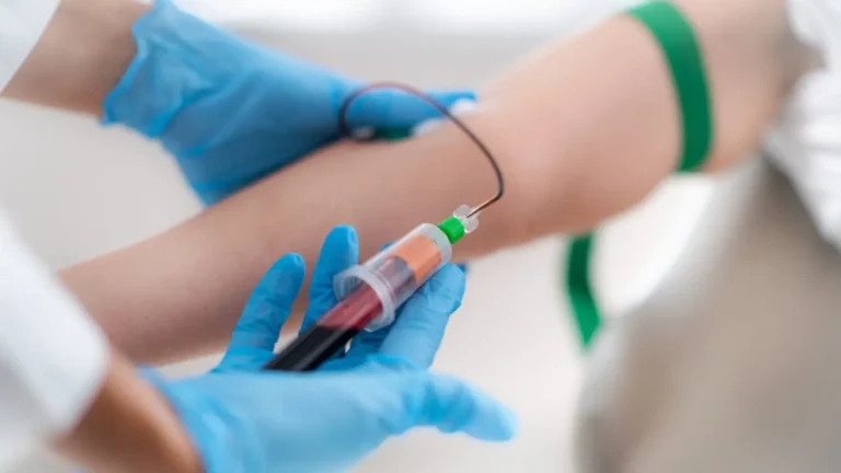 Coleta de sangue para análise de colesterol
